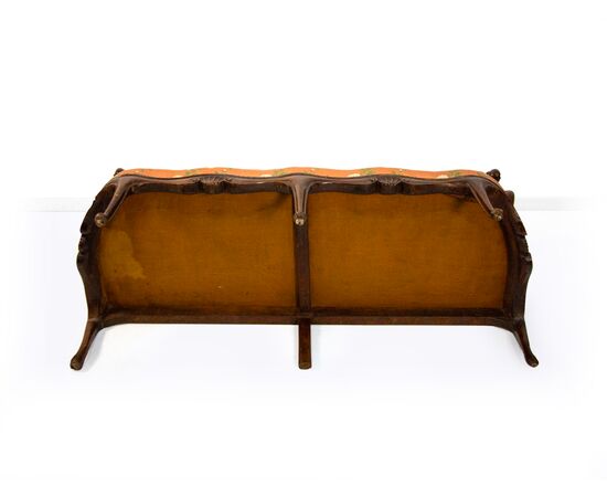 Walnut sofa, Veneto, 18th century