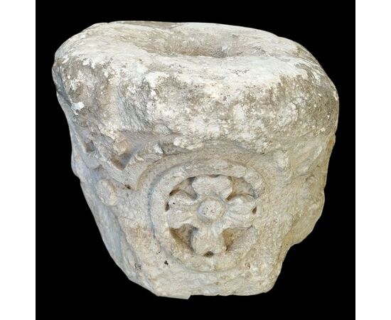 Bel capitello romanico lombardo in pietra