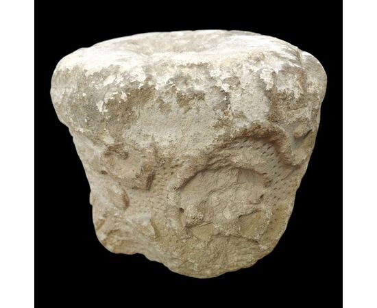 Bel capitello romanico lombardo in pietra