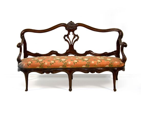 Walnut sofa, Veneto, 18th century