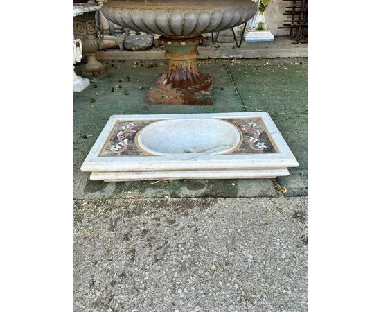 
Lavabo in marmo con intarsi floreali in pietre dure, XX secolo