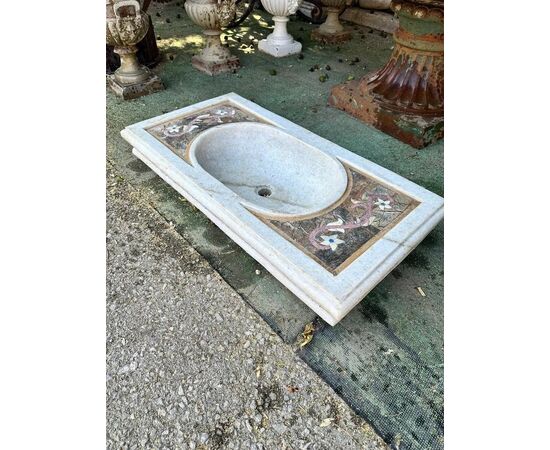 
Lavabo in marmo con intarsi floreali in pietre dure, XX secolo