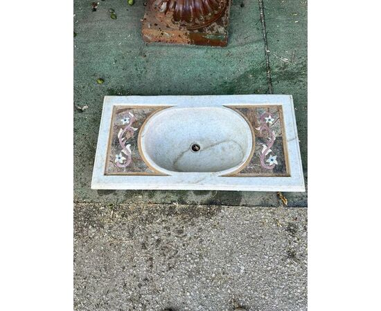 
Lavabo in marmo con intarsi floreali in pietre dure, XX secolo