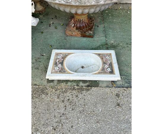 
Lavabo in marmo con intarsi floreali in pietre dure, XX secolo