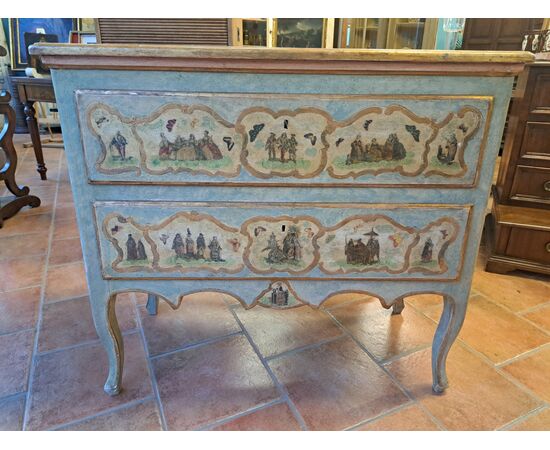 Chest of drawers painted with papier-mâché applications