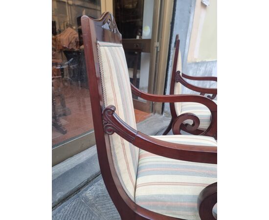 Coppia di poltrone in legno di mogano