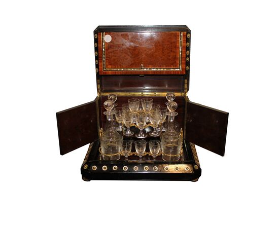 Scatola porta liquori in radica di maples e madreperla - XIX secolo