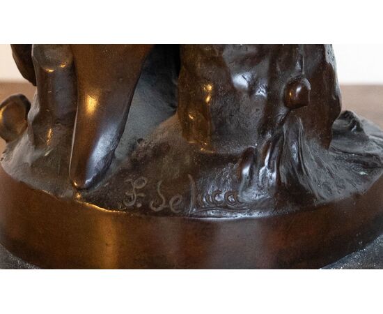 Scultura in bronzo di nudo maschile con bambino – Ferdinando De Luca, Napoli, fine XIX secolo