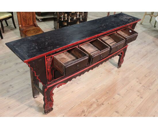Ancient oriental console of the nineteenth century