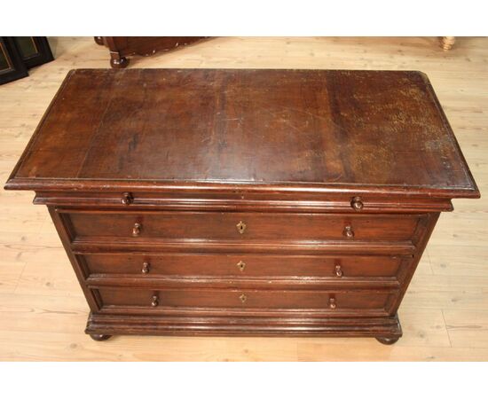 Lombard walnut antique chest of drawers of the end of the seventeenth century