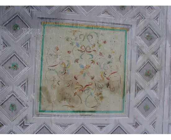 darb098  soffitto dipinto su tela,epoca  primi '800   misura  m.3,46 x 232/240 cm