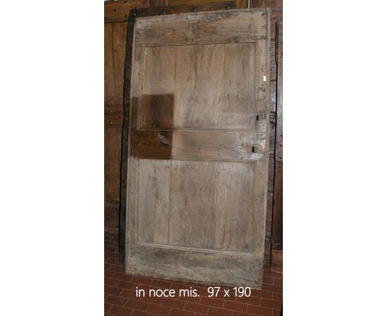 ptir389  porta in noce con fasce chiodi ,mis. cm 97 x 190