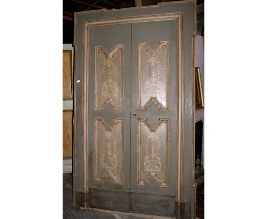 ptl399 a vintage door &#39;600 lacquer, with shaped frame, mis. max. 146 cm x 240 cm