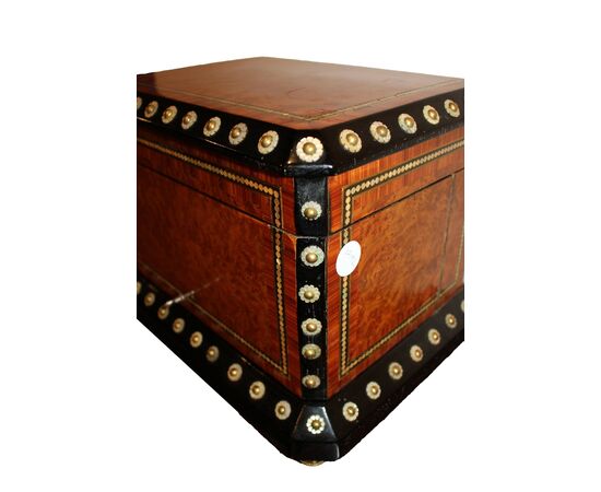 Scatola porta liquori in radica di maples e madreperla - XIX secolo