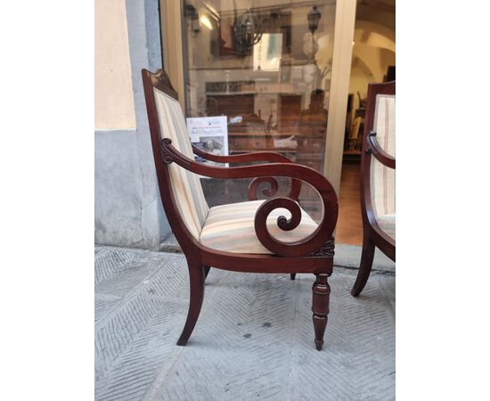 Coppia di poltrone in legno di mogano