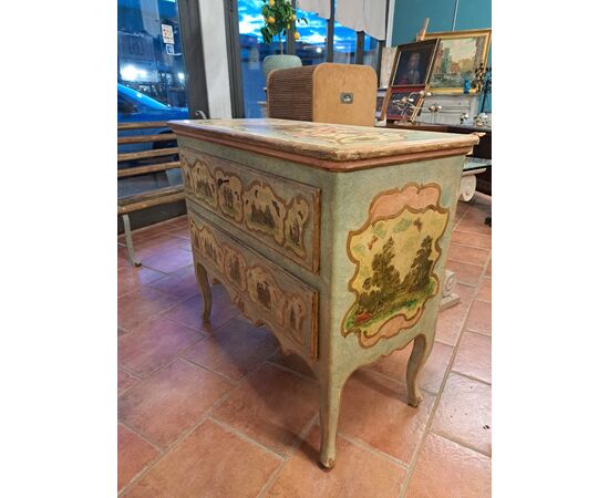 Chest of drawers painted with papier-mâché applications
