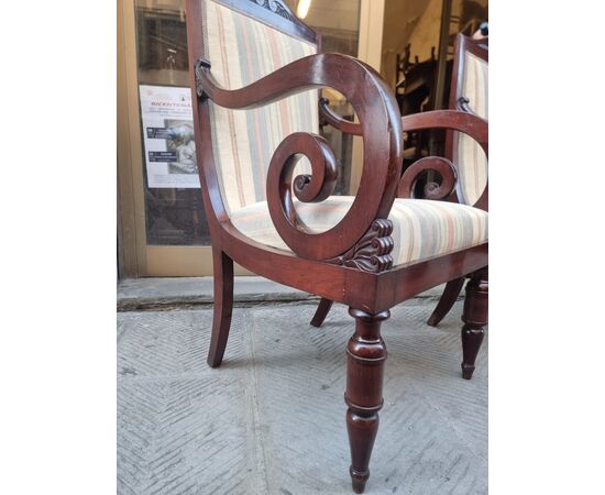 Coppia di poltrone in legno di mogano