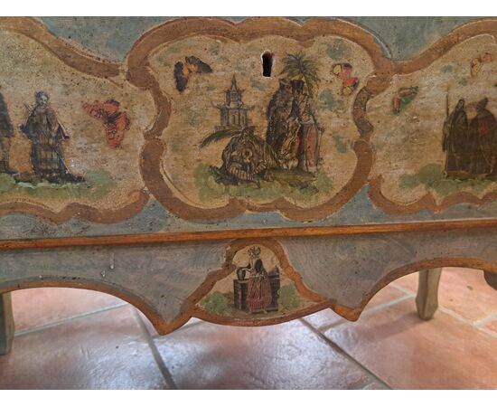 Chest of drawers painted with papier-mâché applications