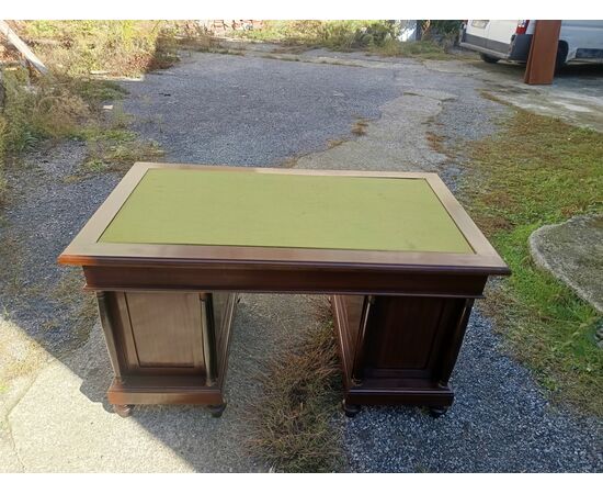 Raffinata scrivania di inizio Novecento