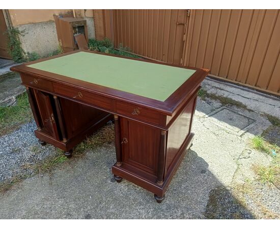 Raffinata scrivania di inizio Novecento