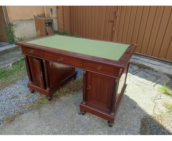 Raffinata scrivania di inizio Novecento