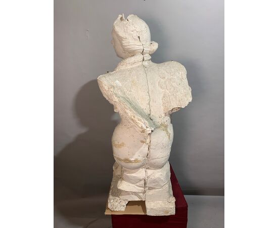 Coppia di sculture in scagliola - Sirene alate bicaudate. Italia, XVII secolo.