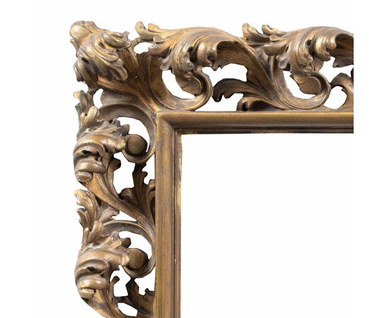 Carved and gilded wooden frame. Italy, 19th century.