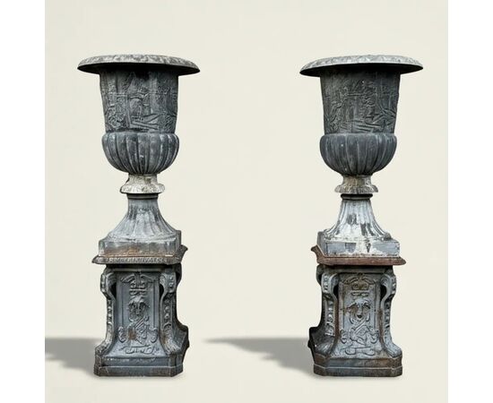 
Coppia di vasi in ghisa con basi – Italia primi ’900