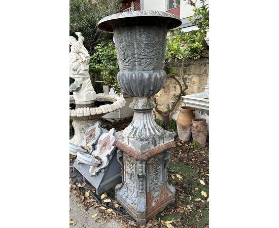 
Coppia di vasi in ghisa con basi – Italia primi ’900