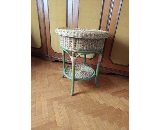 Tavolino in paglia intrecciata