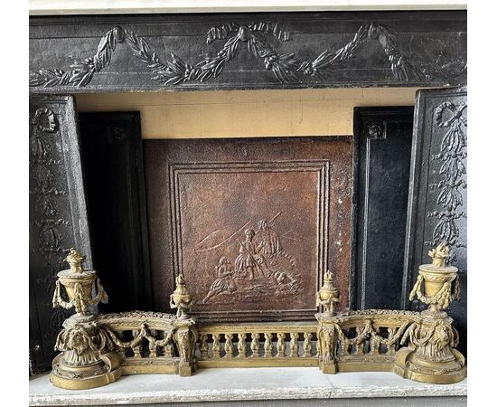 
Camino Luigi XVI in marmo bianco di Carrara, XVIII secolo