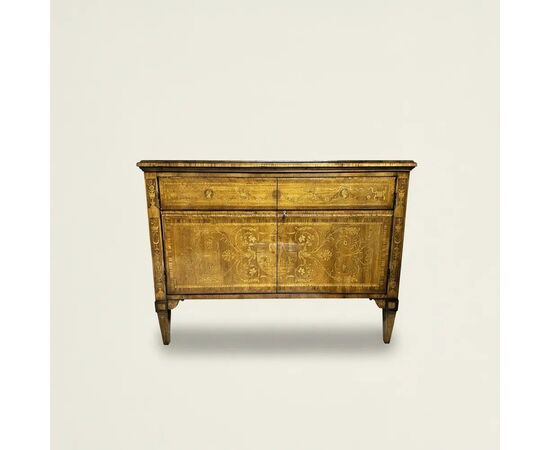 
Credenza Luigi XVI in legno intarsiato – Italia XIX secolo