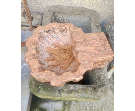 Raffinata ed integra acquasantiera cm. 35 x 42