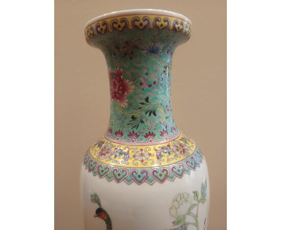 Vaso cinese in porcellana policroma