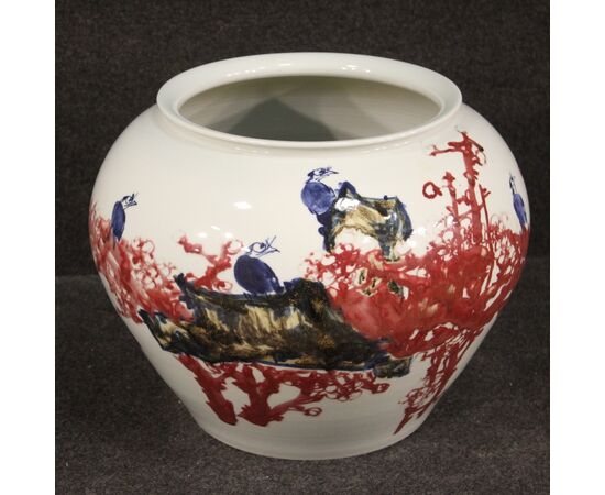 Chinese vase in painted ceramic with flowers and animals