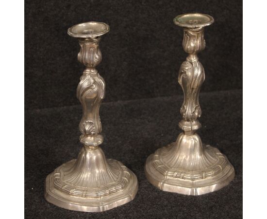 Coppia di candelabri italiani in metallo argentato del XX secolo