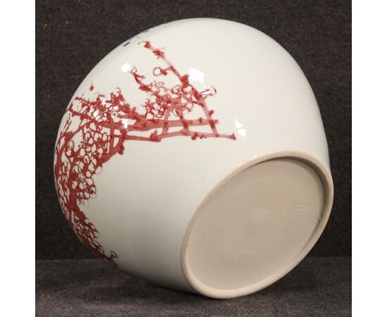 Chinese vase in painted ceramic with flowers and animals