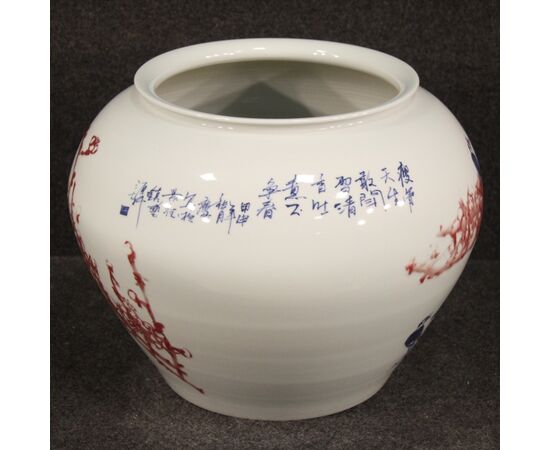 Chinese vase in painted ceramic with flowers and animals