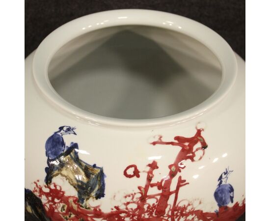 Chinese vase in painted ceramic with flowers and animals