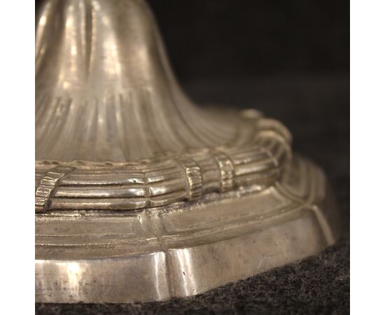 Coppia di candelabri italiani in metallo argentato del XX secolo
