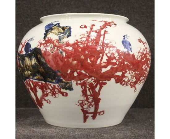 Chinese vase in painted ceramic with flowers and animals