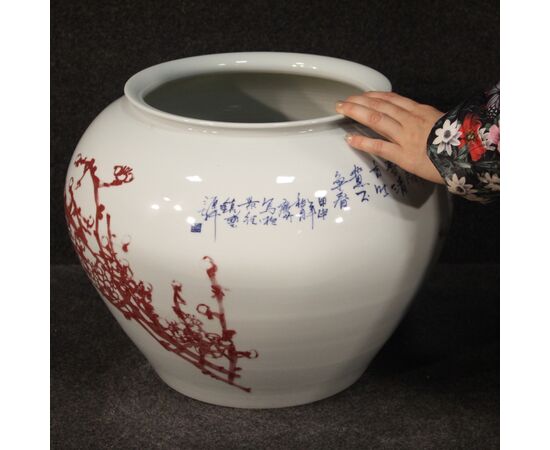 Chinese vase in painted ceramic with flowers and animals