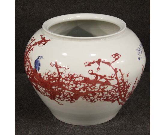 Chinese vase in painted ceramic with flowers and animals