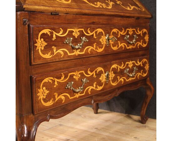 Great Italian inlaid bureau from the 20s