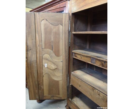 ARMADIO PROVENZALE IN NOCE CON FILETTATURE A DUE PORTE EPOCA PRIMI 800   cm L139xP50xH216