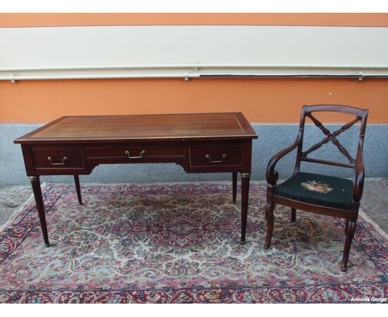 SCRITTOIO DA CENTRO IN MOGANO E POLTRONA EPOCA FINE 800