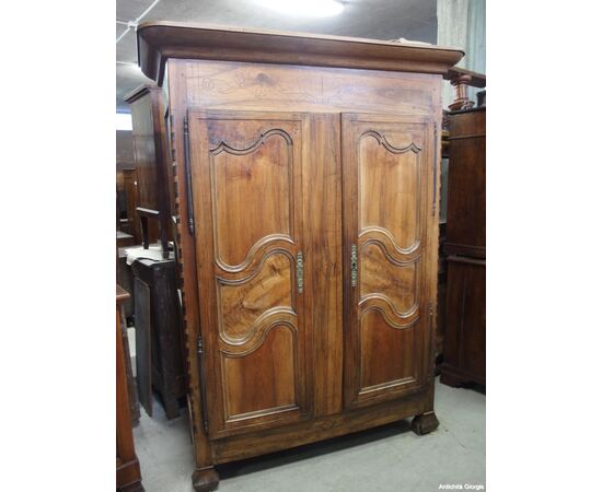ARMADIO PROVENZALE IN NOCE CON FILETTATURE A DUE PORTE EPOCA PRIMI 800   cm L139xP50xH216