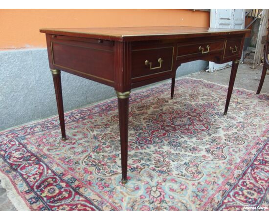 SCRITTOIO DA CENTRO IN MOGANO E POLTRONA EPOCA FINE 800