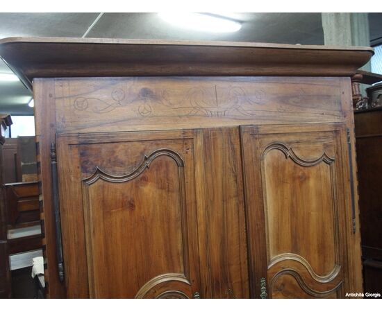 ARMADIO PROVENZALE IN NOCE CON FILETTATURE A DUE PORTE EPOCA PRIMI 800   cm L139xP50xH216