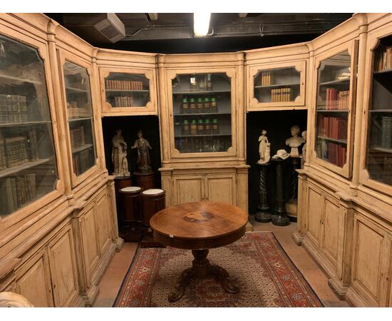 LIB013 - Farmacia in tre corpi, epoca primi '800, misure cm L 370 x L 370 x H 278